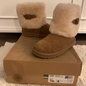 Ugg K Elle (kids size 4 fits women’s size 6)